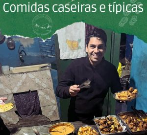 PESSOAL SE SERVINDO NUM JANTAR TIPICO NO pati